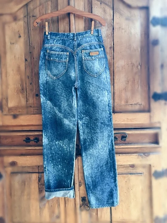 One-of-a-Kind (OOAK) Vintage Gitano Hand-Stenciled Lace Jeans - Picture 9 of 16
